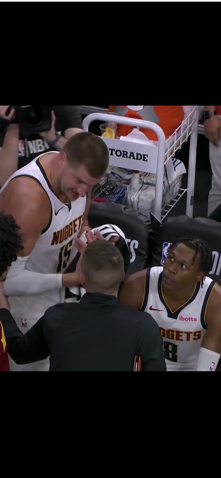 英雄联盟- 丹佛掘金迎足总杯关键赛，关键时刻队长鼓劲，管理层满意，球探报告显示潜力